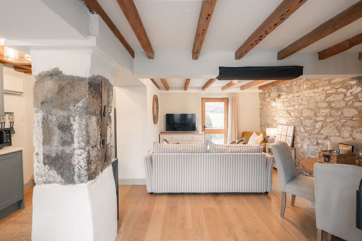 Mycock Cottage | Sleeps 3 | Peak District | Buxton - Hartington