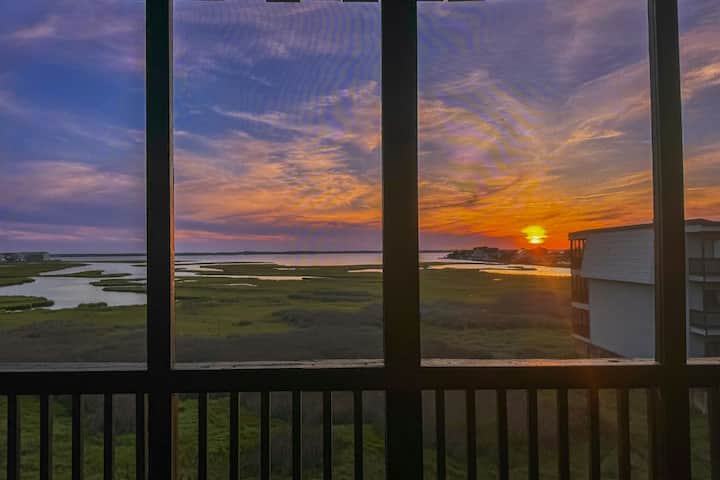 Cozy Beach Condo: Balcony, Pool & Outdoor Lounge - Ocean Pines, MD