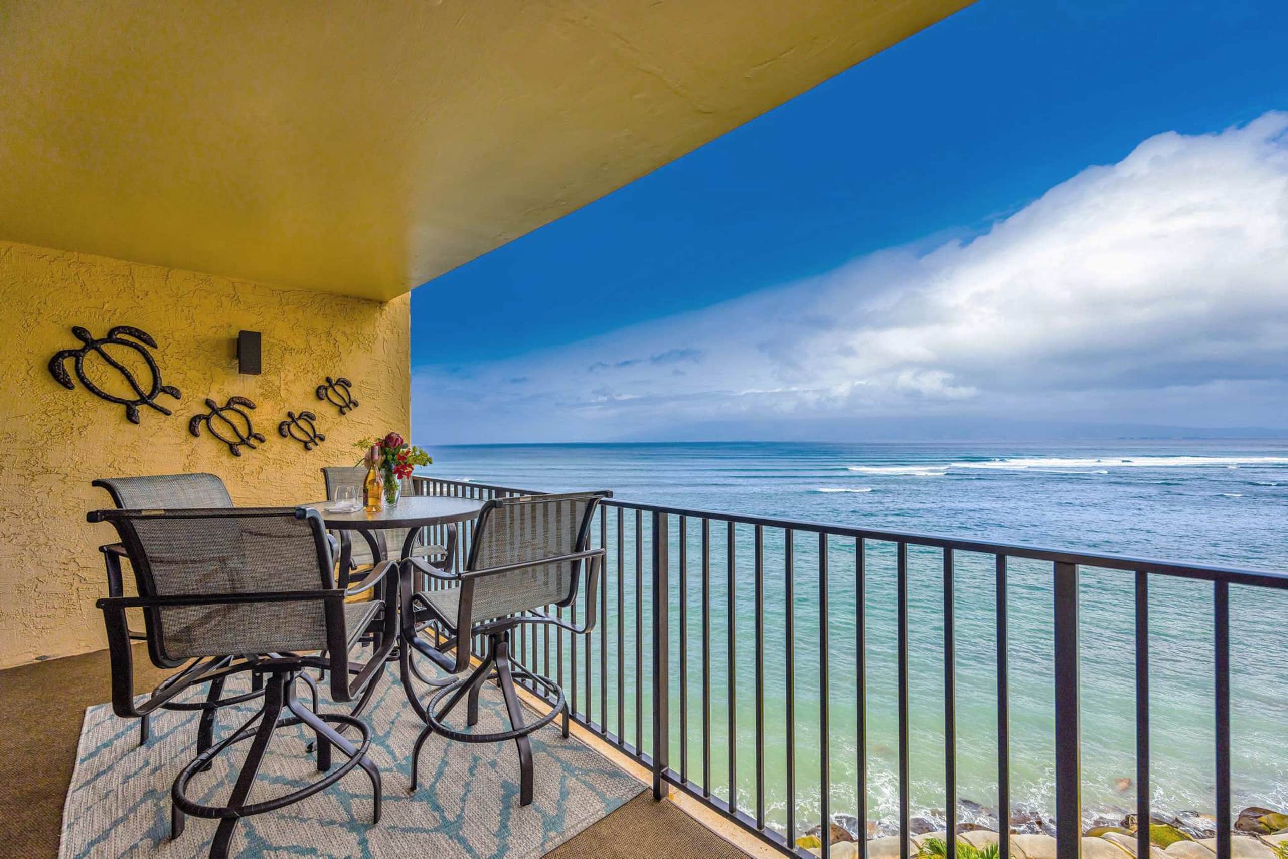 Condo in Lahaina · ★5.0 · 2 bedrooms · 3 beds · 2 private baths - Image 20