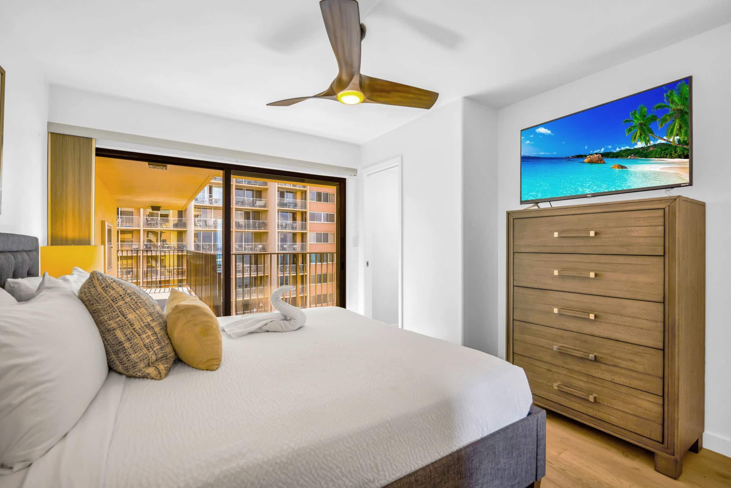Condo in Lahaina · ★5.0 · 2 bedrooms · 3 beds · 2 private baths - Image 19