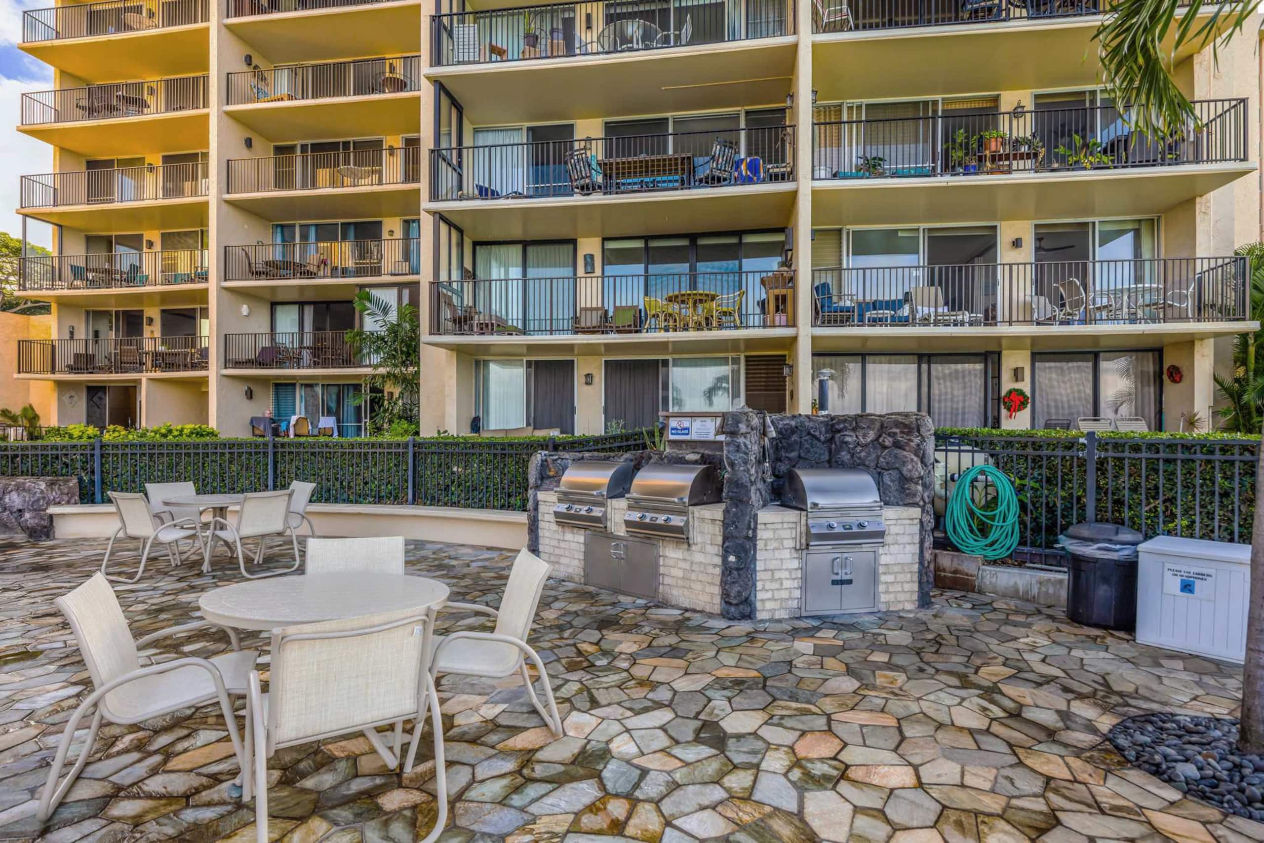Condo in Lahaina · ★5.0 · 2 bedrooms · 3 beds · 2 private baths - Image 38