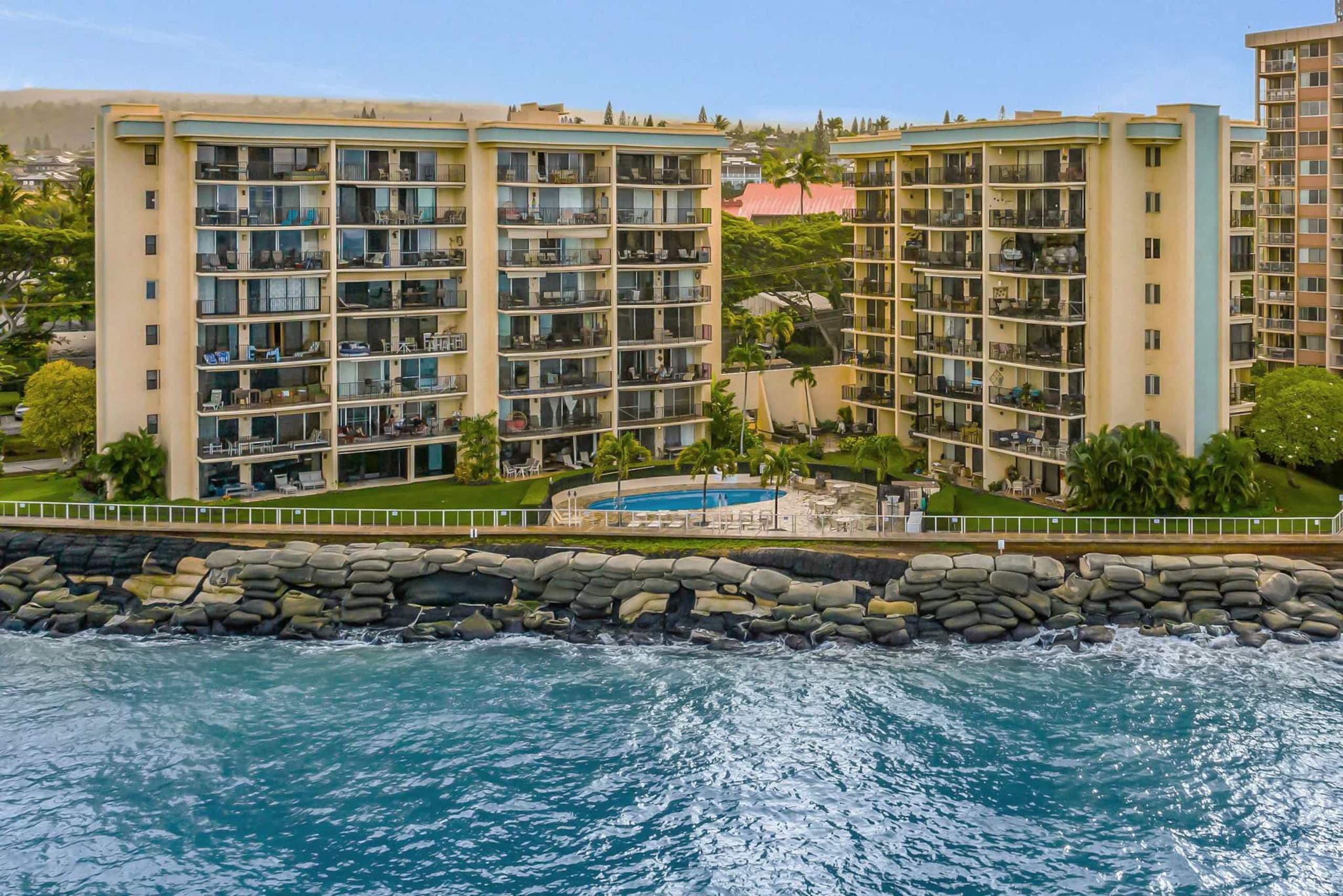 Condo in Lahaina · ★5.0 · 2 bedrooms · 3 beds · 2 private baths - Image 29