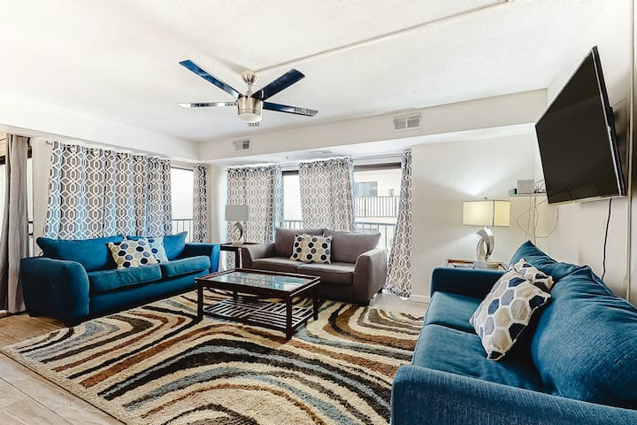 Ocean Block Gem: Balcony, Ac & Partial Sea Views - Ocean City, MD