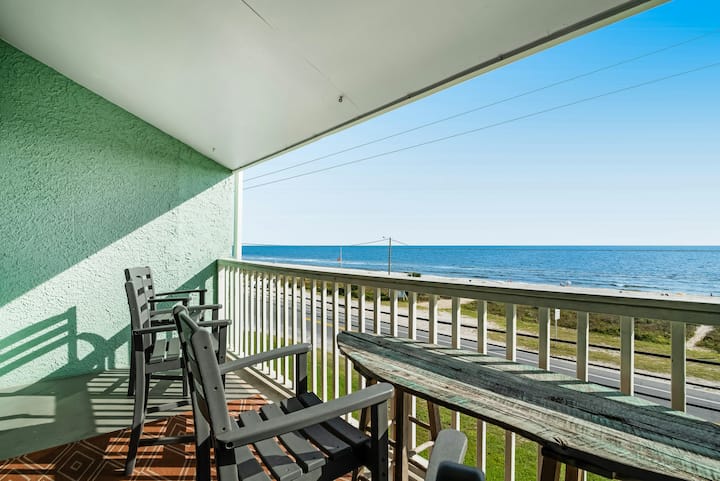 2br Oceanfront 2nd-floor | Balcony | Pool - Laguna Beach