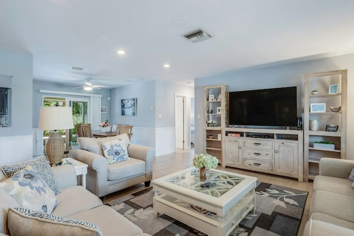 Family Home - Private Pool & Grill - Dog Friendly - Naples, FL