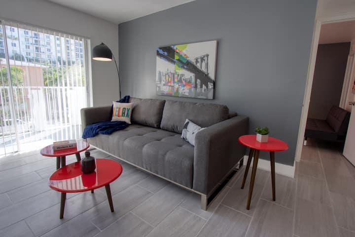 Miami 1br W/ Balcony, Pool & Parking - Miami, FL