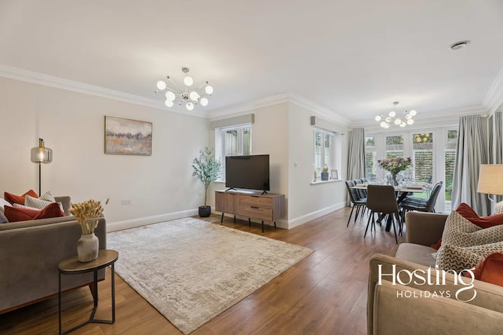 Spacious 4-bed In Maidenhead | Parking | Sleeps 8 - Marlow