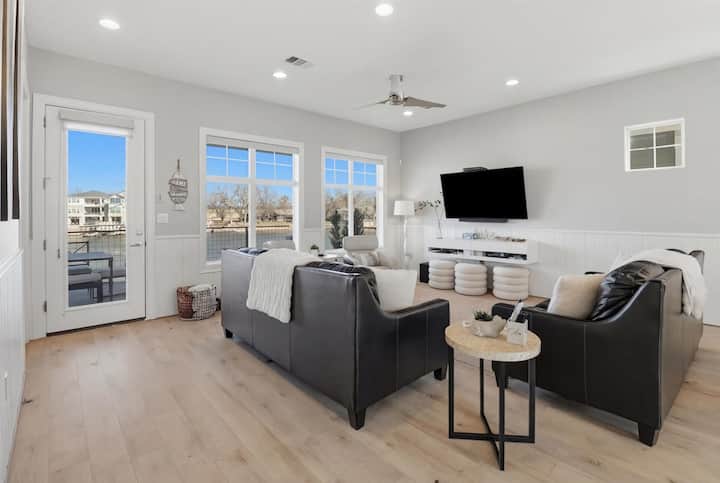 Gigi's Jewel +Lakefront +Elevator +Pool +Golf +Fun - Kingsland, TX