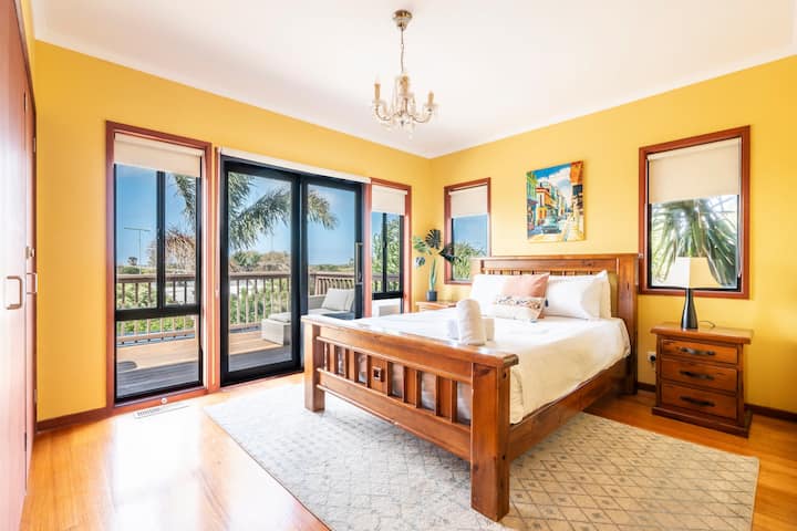 Კომფორტული მთავარი საწოლი