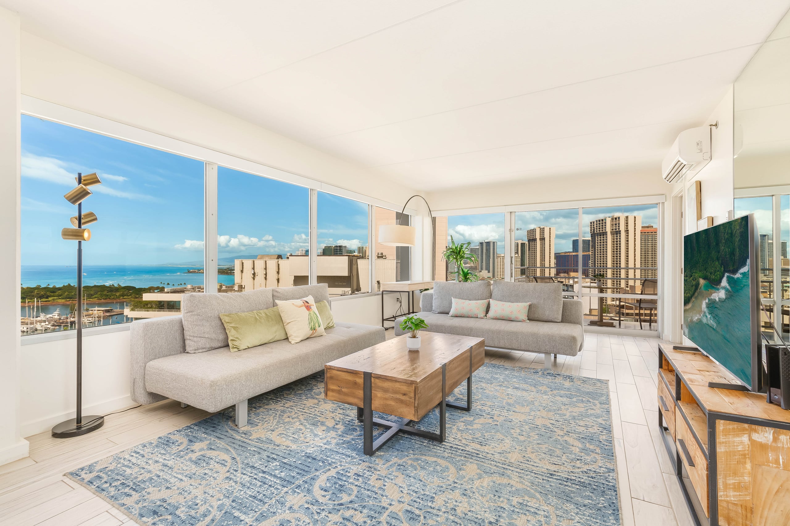 Ocean-Sunset Views Condo Steps Away from the Beach - Image 9