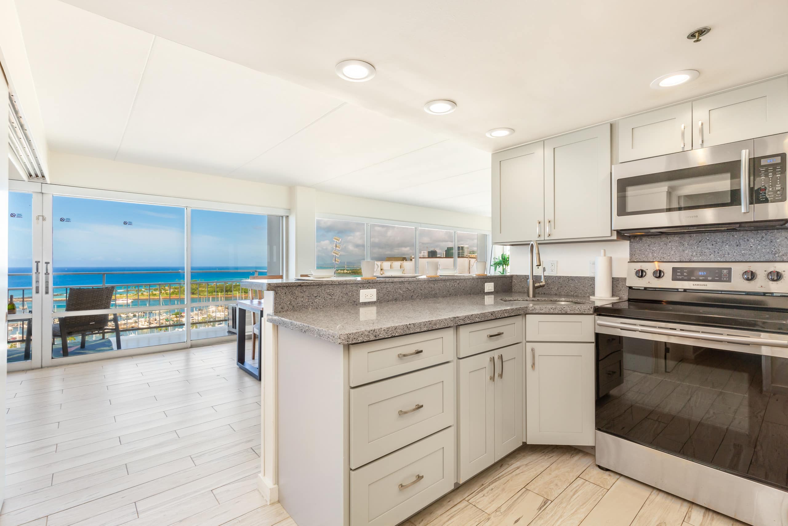 Ocean-Sunset Views Condo Steps Away from the Beach - Image 11