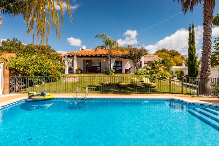 Villa Sol Com Piscina Cercada E Fechada, Ideal Par - Albufeira