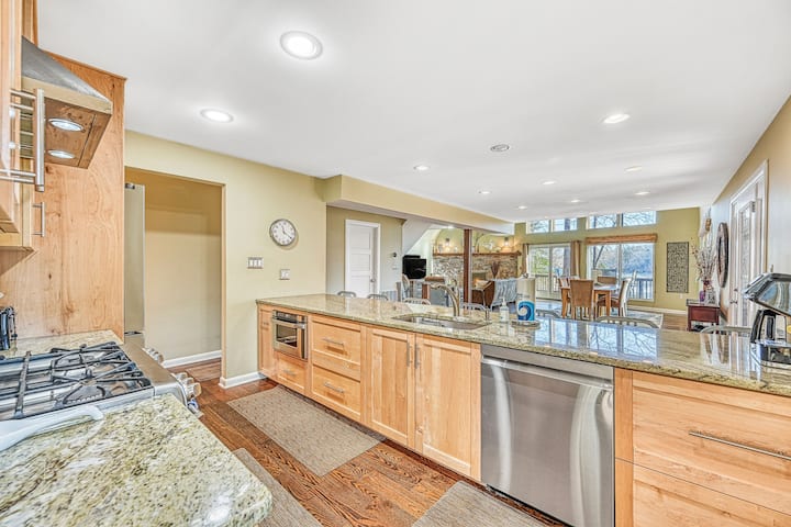Hidden Gem-lakefront Serenity - Lake Anna, VA