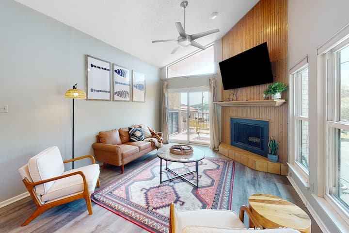 2br Dog-friendly Condo With A Gas Fireplace - Canyon Lake