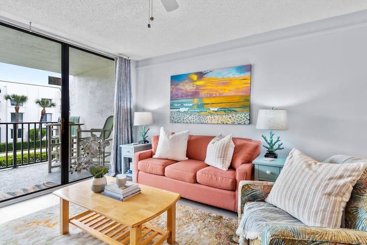 Cape Canaveral Retreat W/hot Tub & Pool! - Cape Canaveral, FL
