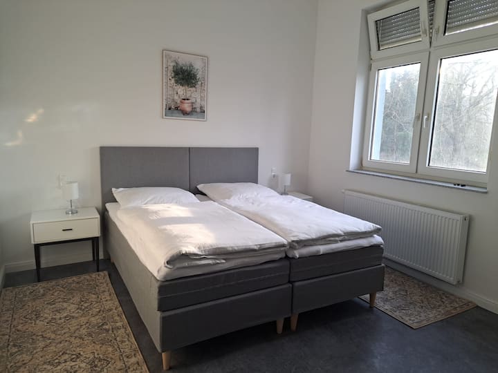 Großzügige 2 Zimmer 85qm Wohnung - Solingen