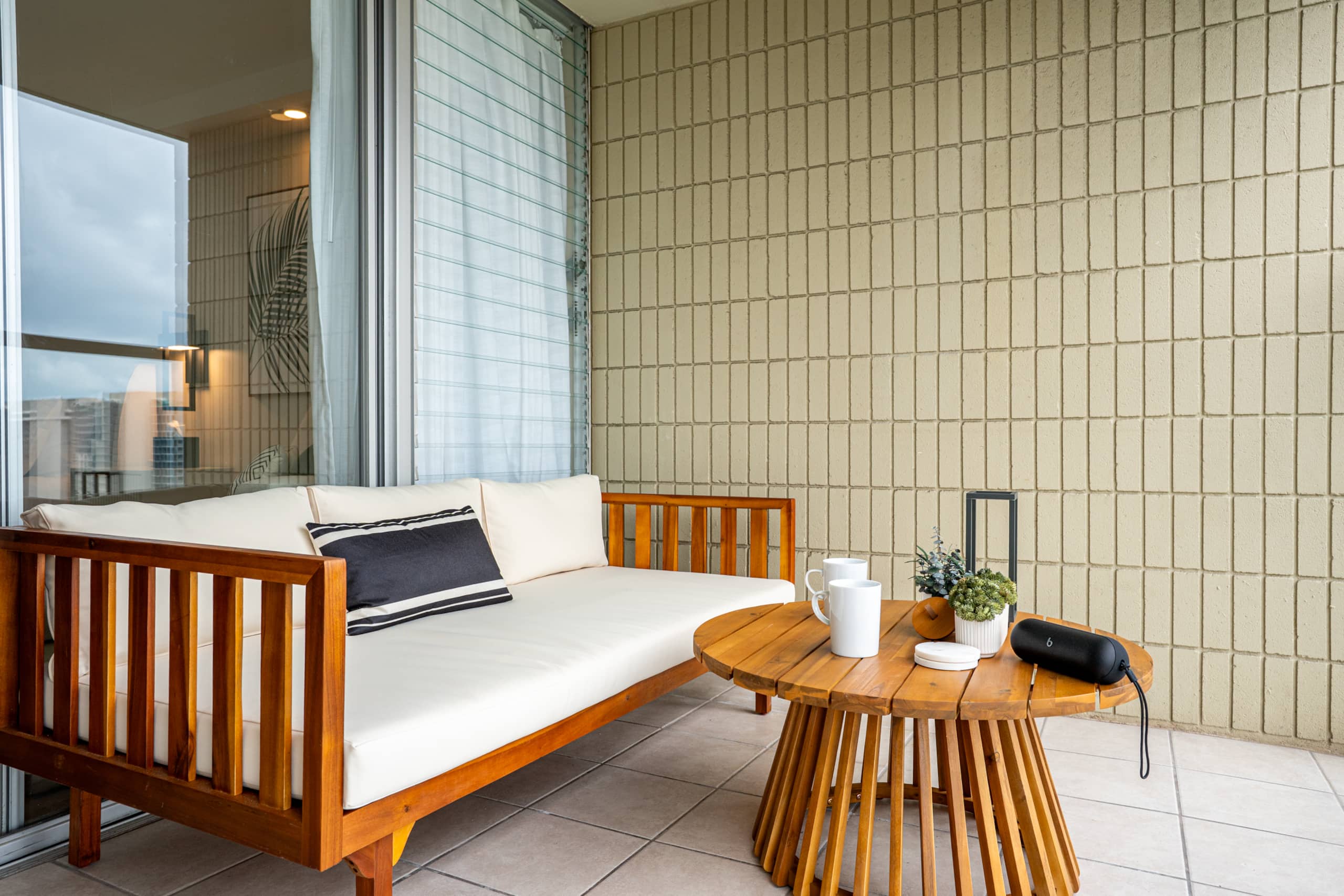 Newly Renovated, 39FL Chic Studio w/ Ocean Views - Image 25