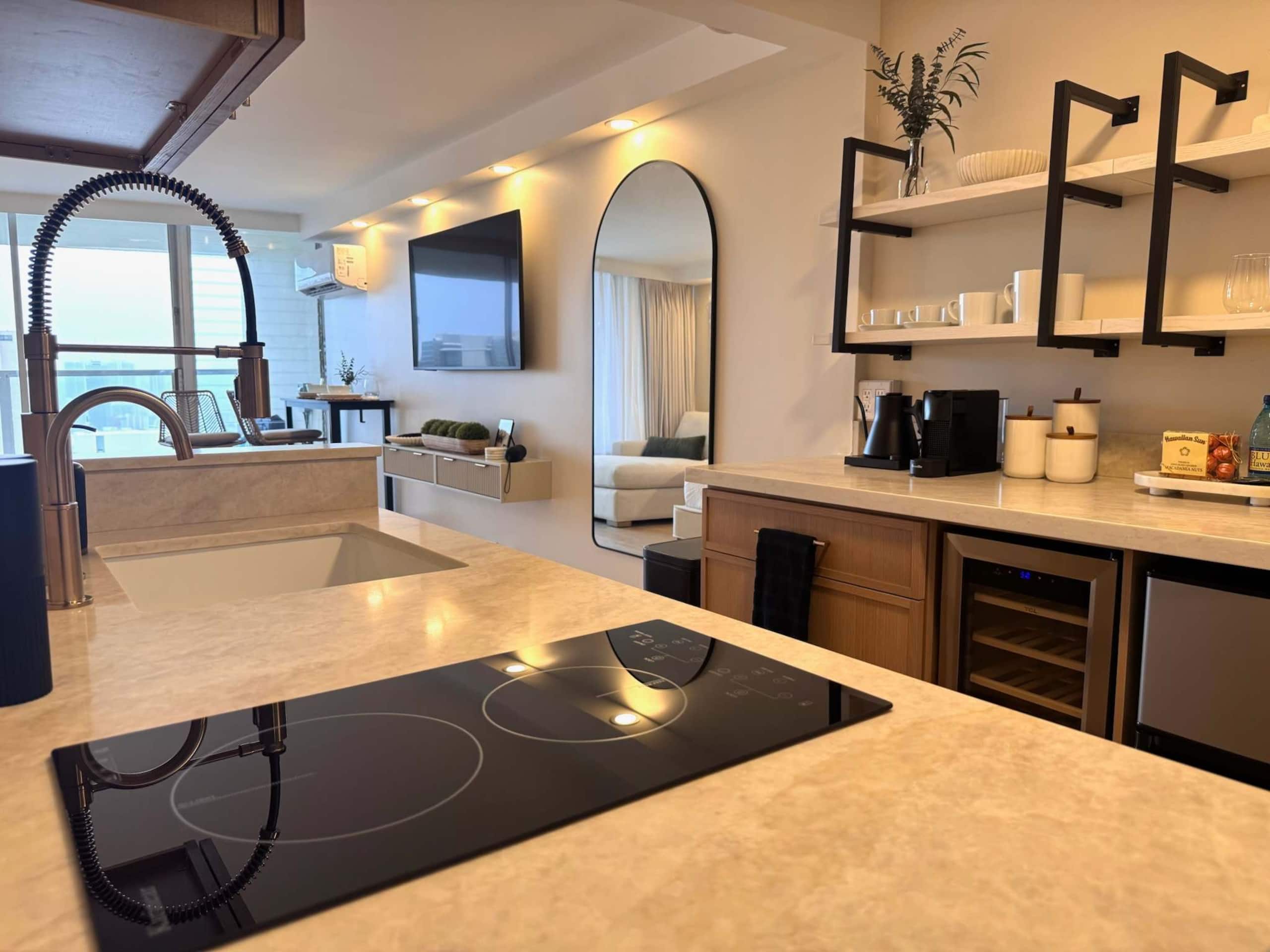 Newly Renovated, 39FL Chic Studio w/ Ocean Views - Image 17
