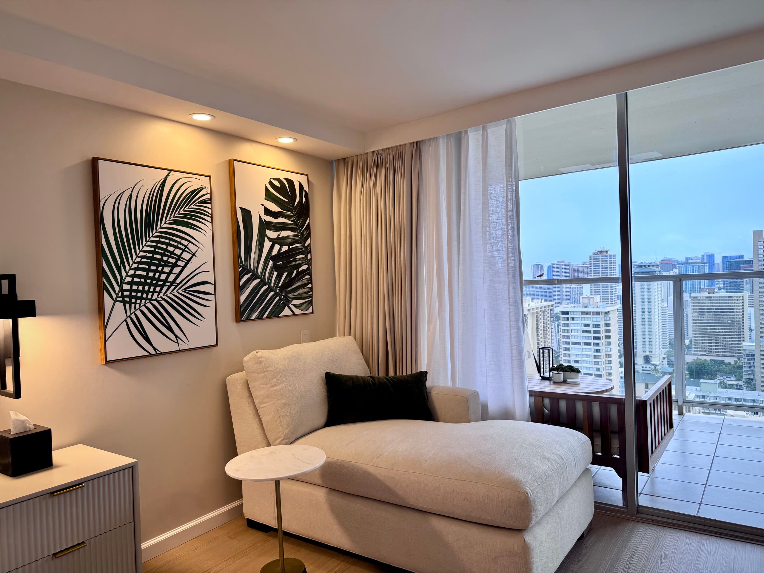 Newly Renovated, 39FL Chic Studio w/ Ocean Views - Image 8