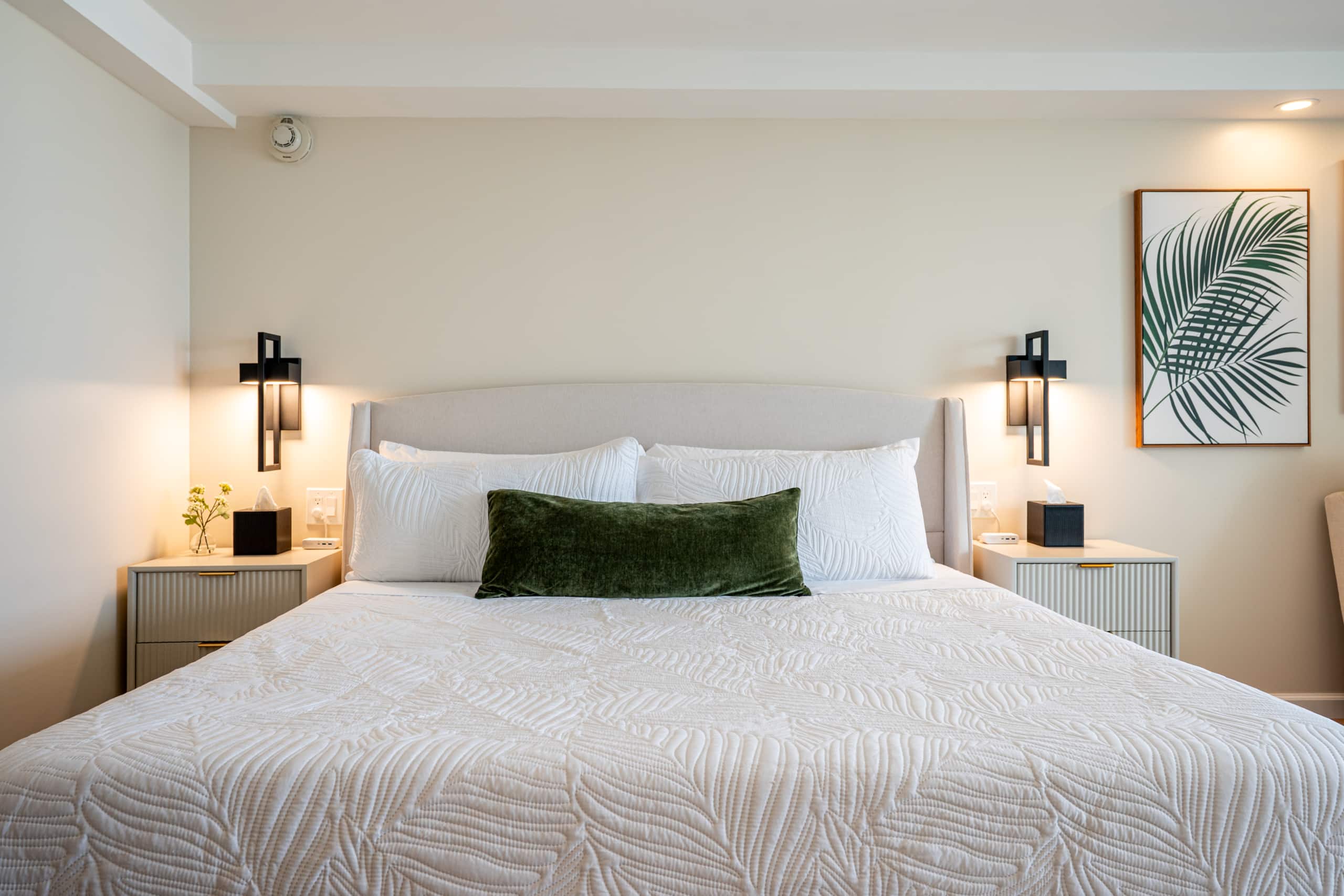 Newly Renovated, 39FL Chic Studio w/ Ocean Views - Image 4