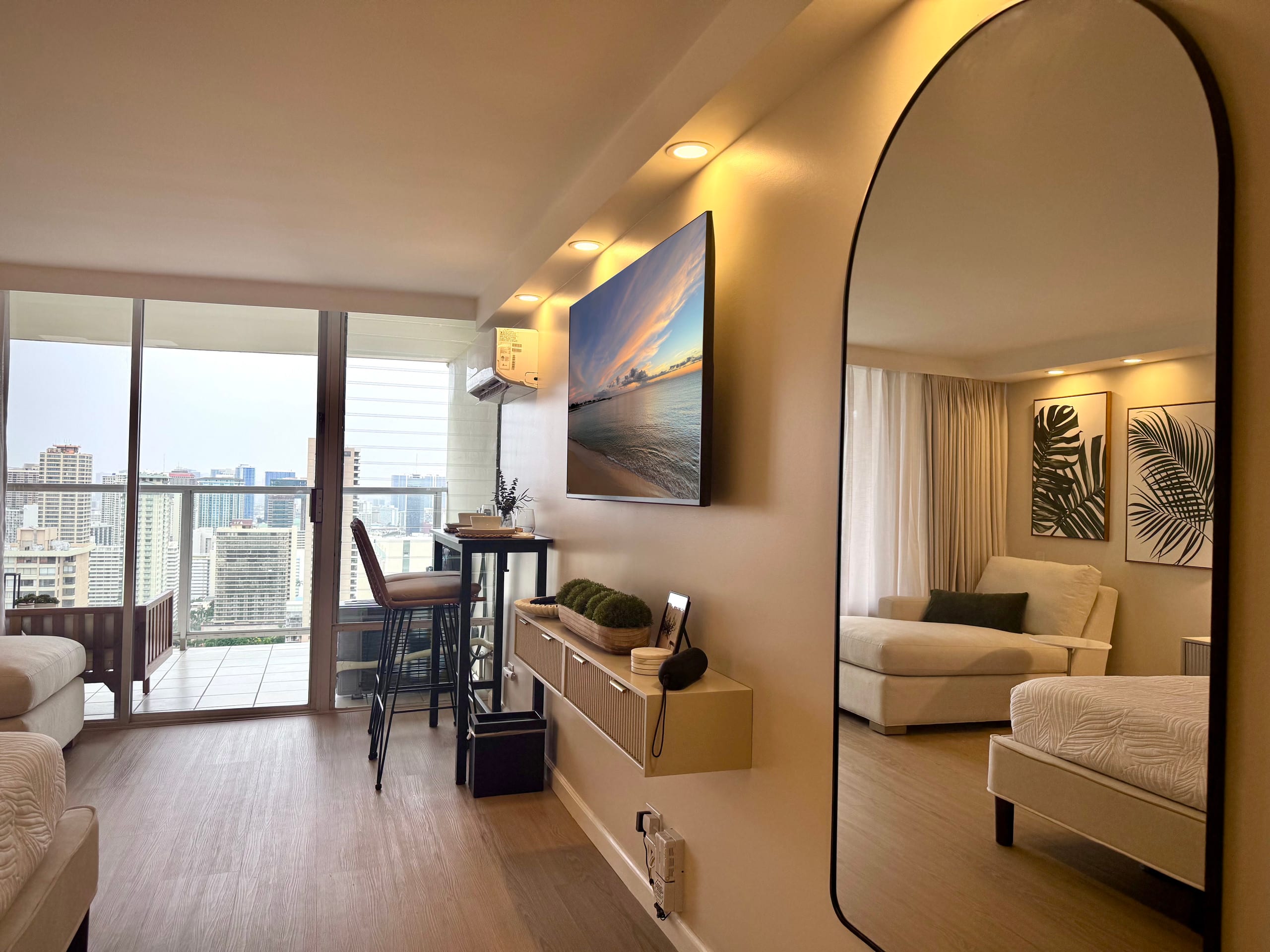 Newly Renovated, 39FL Chic Studio w/ Ocean Views - Image 6