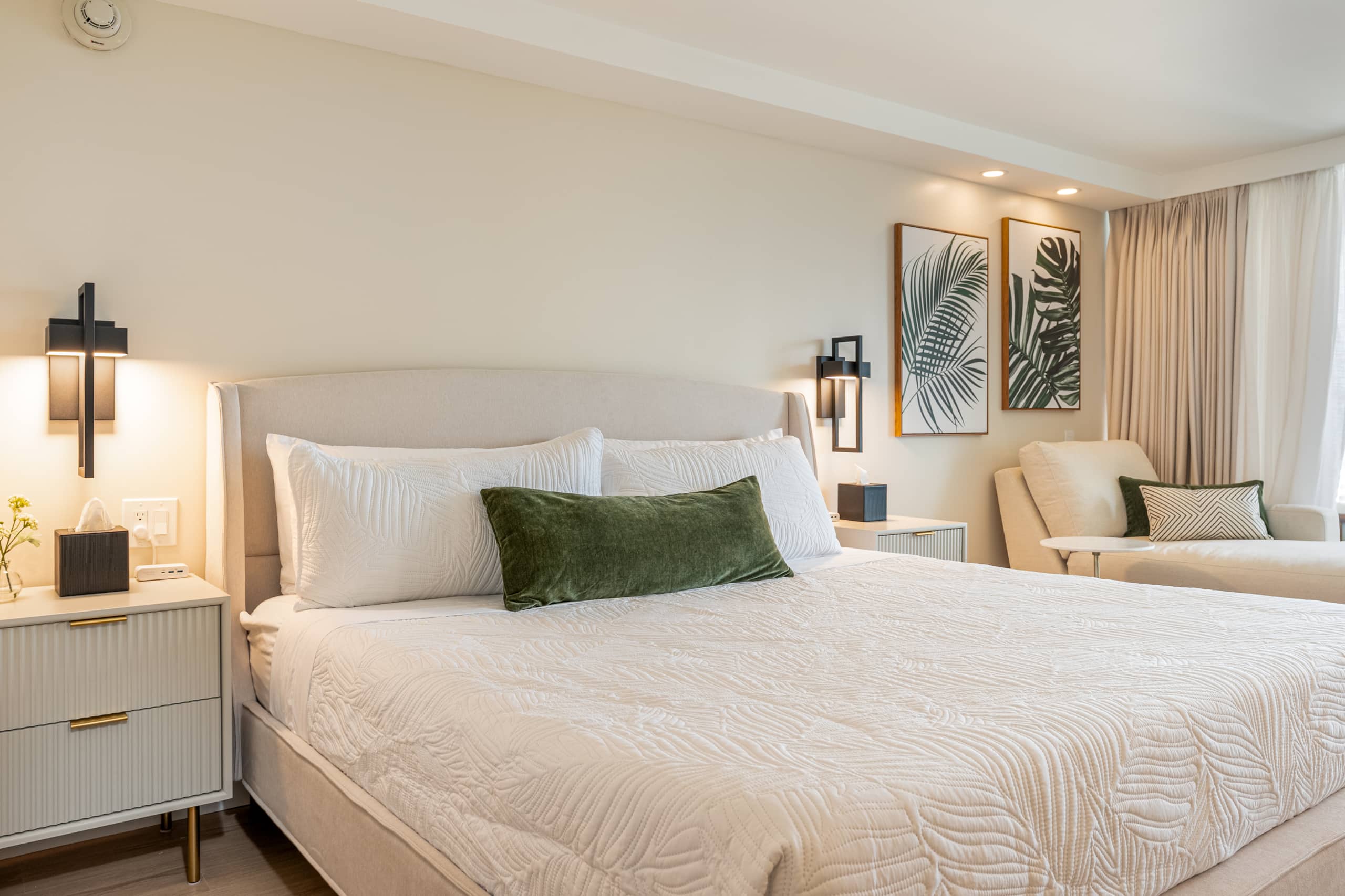 Newly Renovated, 39FL Chic Studio w/ Ocean Views - Image 5