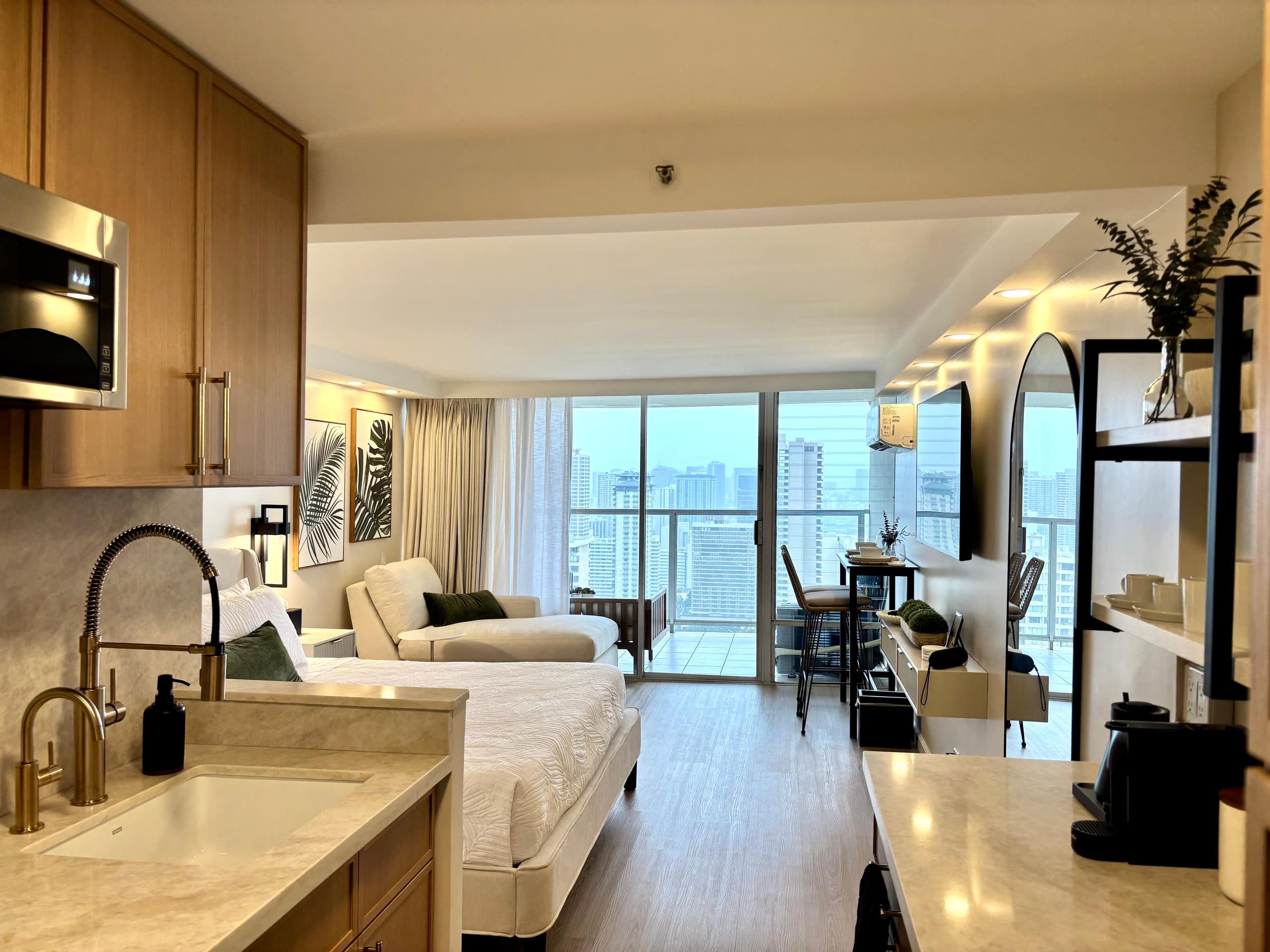 Newly Renovated, 39FL Chic Studio w/ Ocean Views - Image 15