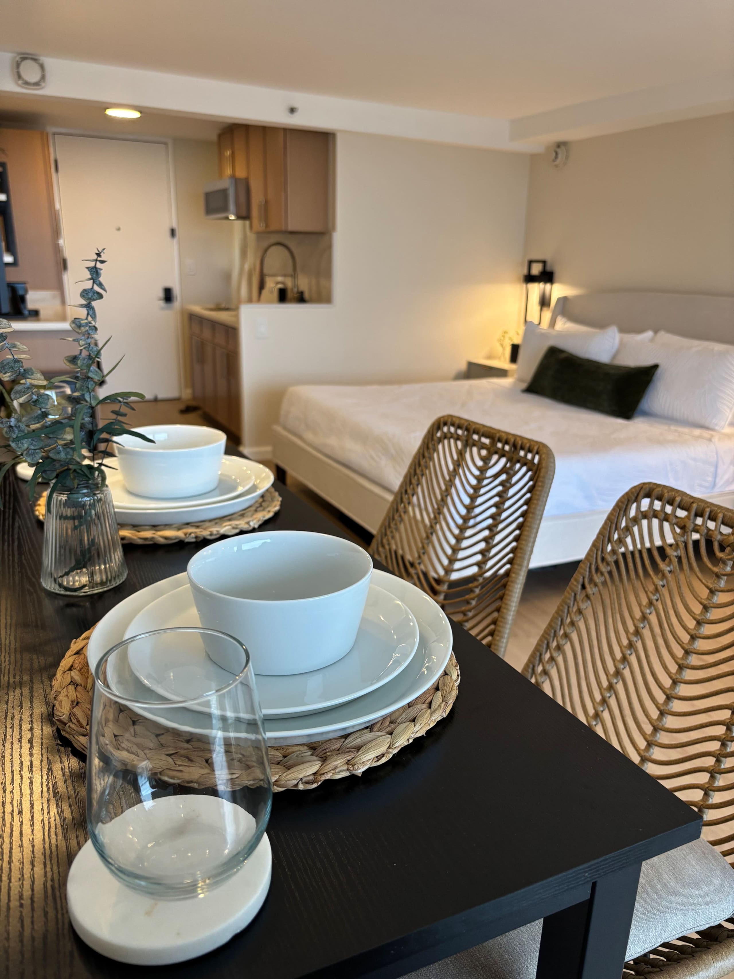 Newly Renovated, 39FL Chic Studio w/ Ocean Views - Image 11