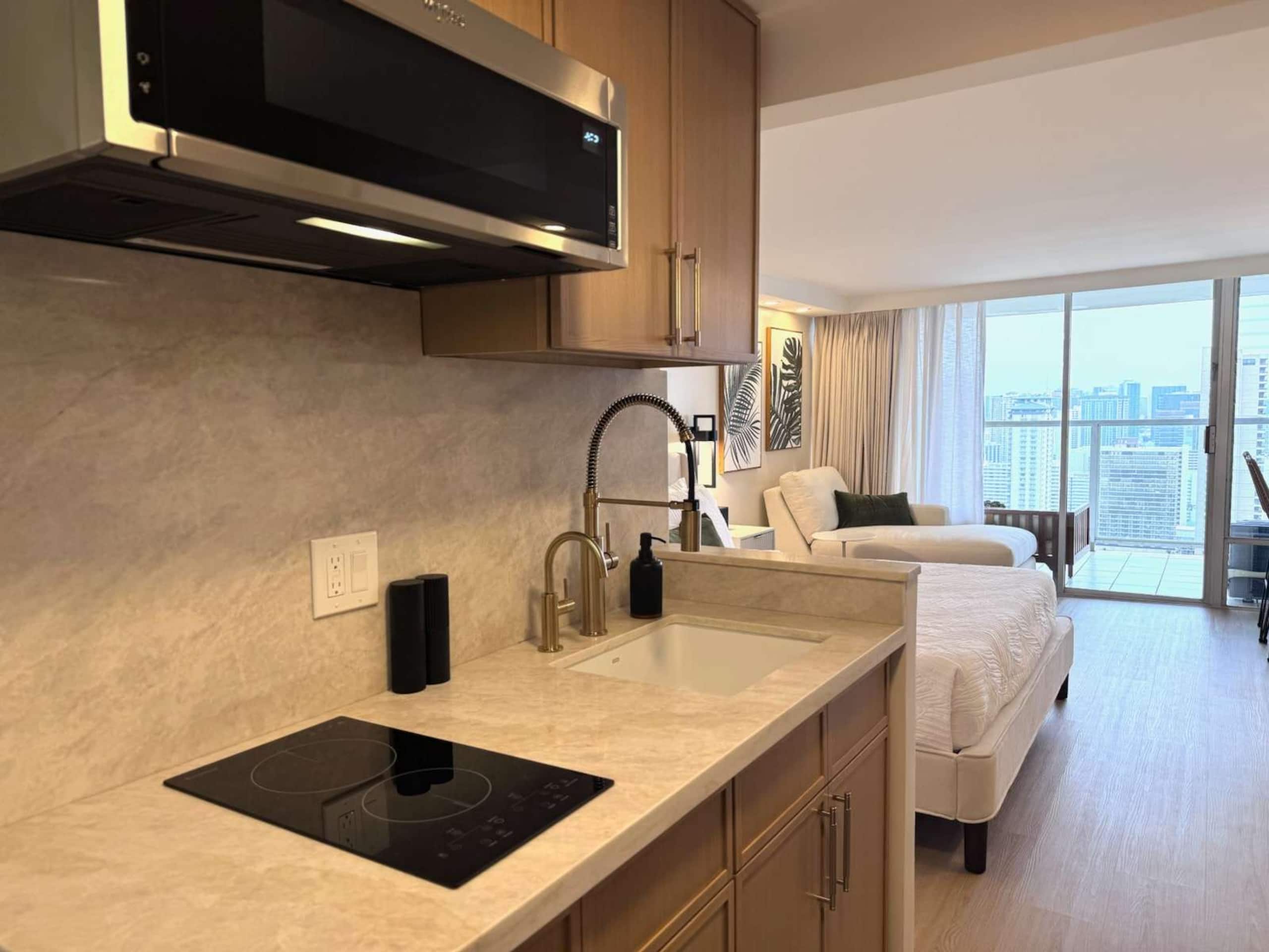 Newly Renovated, 39FL Chic Studio w/ Ocean Views - Image 16