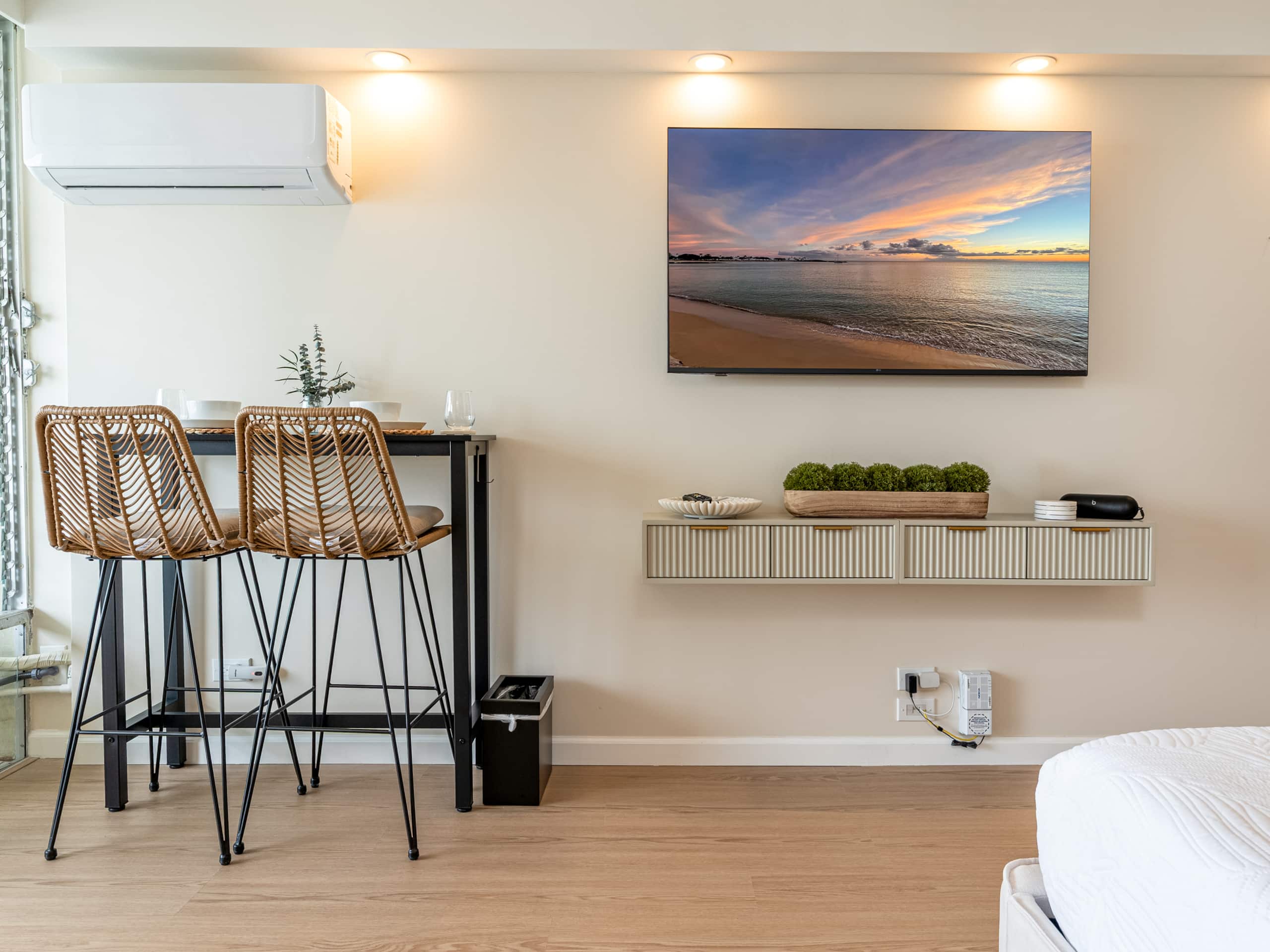 Newly Renovated, 39FL Chic Studio w/ Ocean Views - Image 3