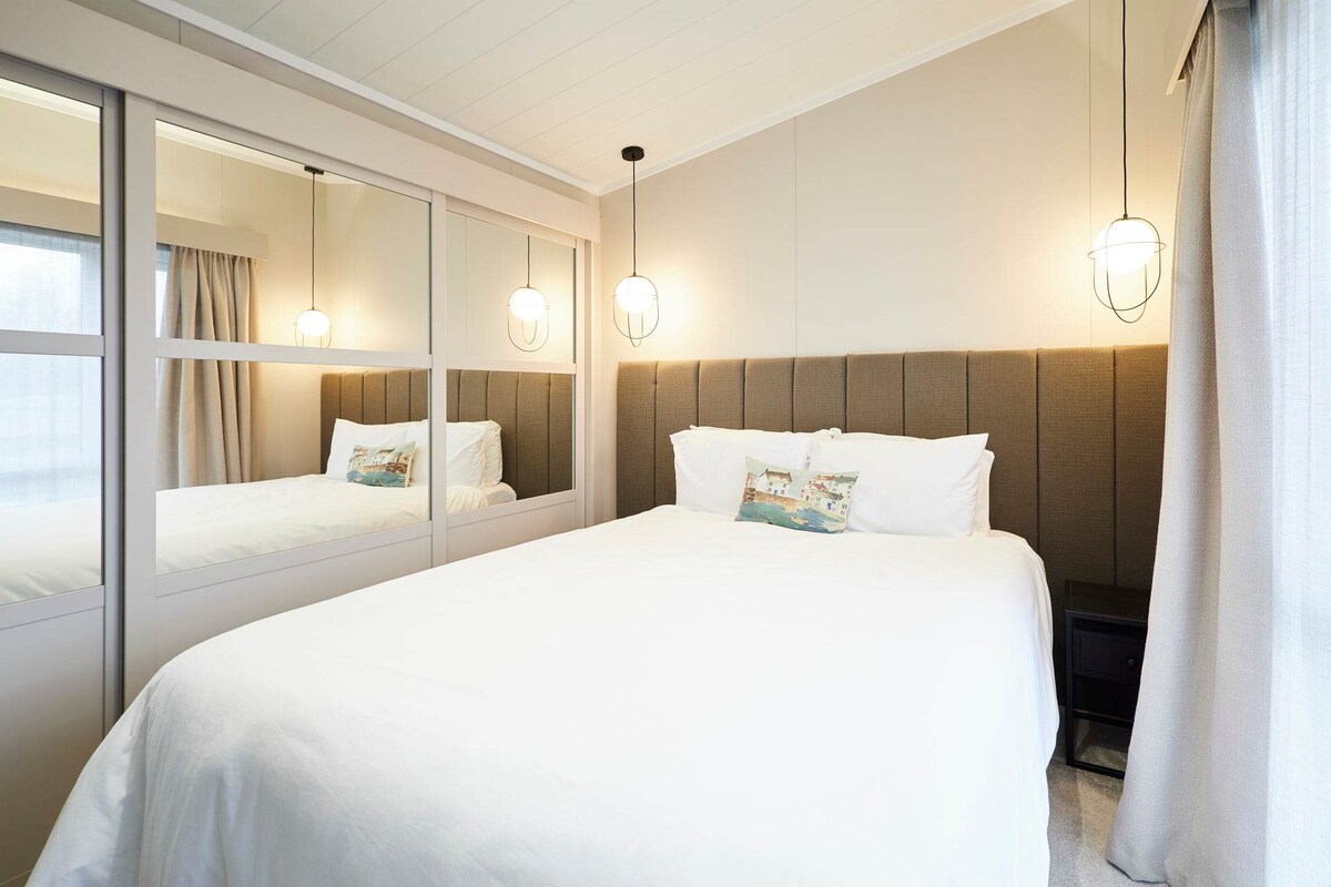 Kingfisher Lodge, Amotherby – hostiteľ a pobyt