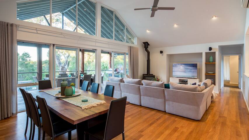 Sky View—Elevated Estate with Resort-Style Pool gallery image 3