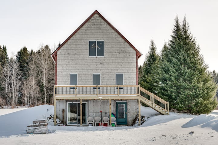2br Hilltop Retreat On 12 Acres! Vast Trail Access - Coaticook
