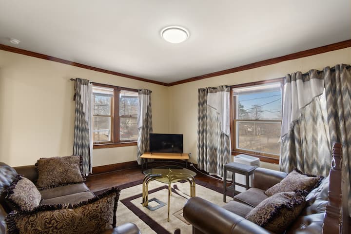 College Area 3br | Parking•tv•long-stay Friendly - Grand Rapids, MI