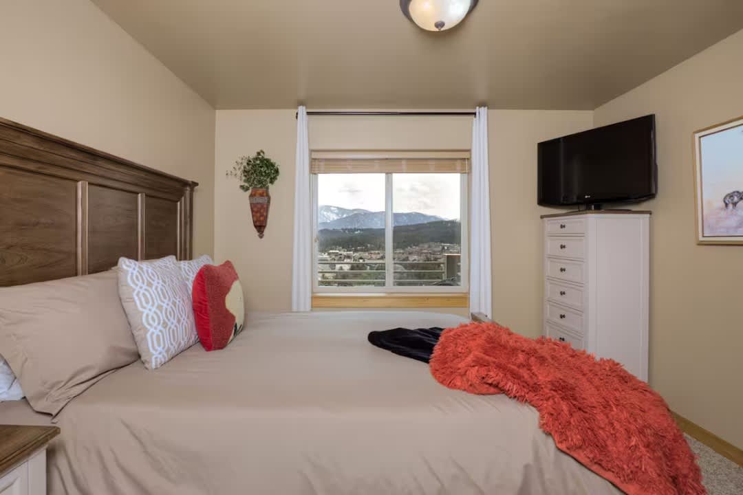 Dhoma e gjumit 3: Krevat dhe televizor inteligjent me pamje