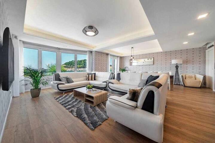 La Concha Beach Deluxe by DonosRent gallery image 3