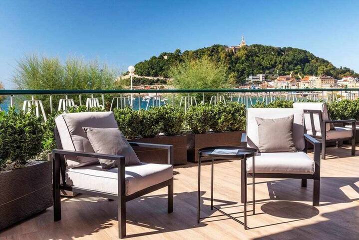 La Concha Beach Deluxe by DonosRent gallery image 2