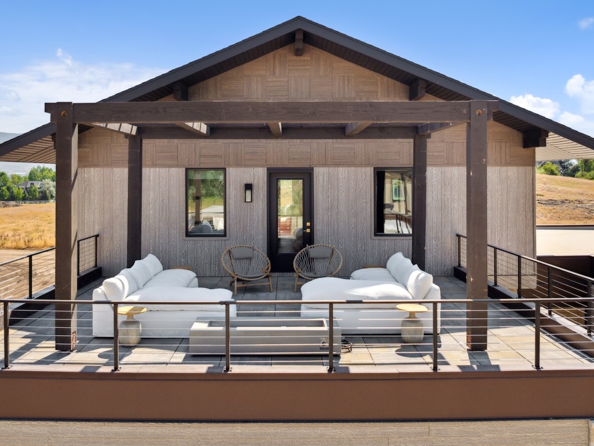 Modern Mountain Retreat
