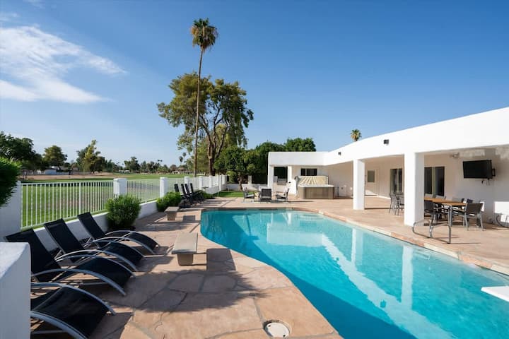 Exclusive Golf Retreat: Pool, Spa, Sleeps 18 - Phoenix, AZ