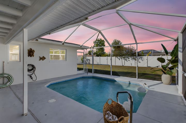 Family And Dog-friendly Pool Home, Bikes, Lanai - Cape Coral, FL