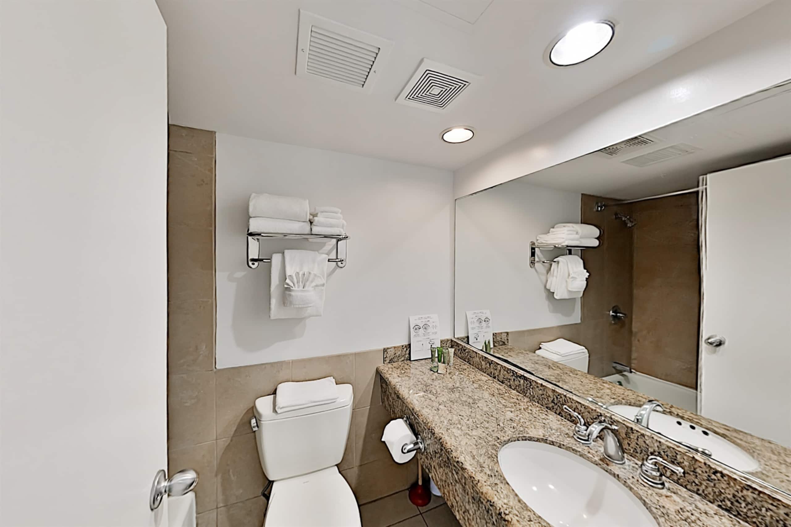 Condo in Honolulu · ★4.8 · Studio · 2 beds · 1 private bath - Image 6