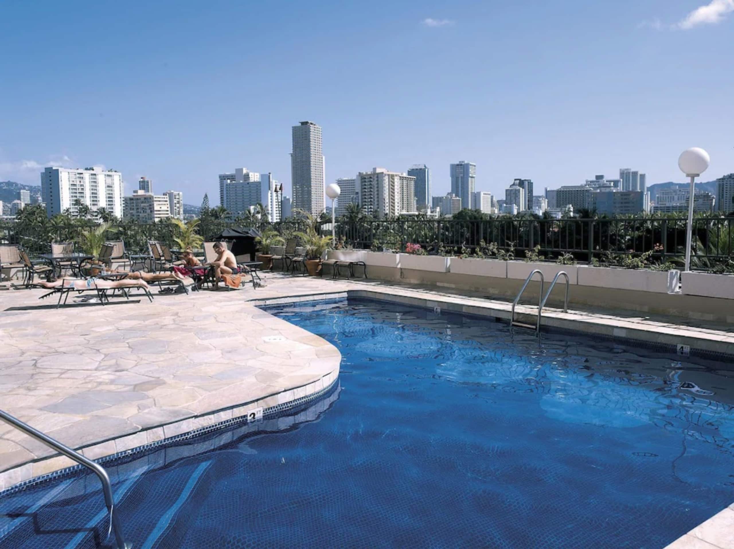 Condo in Honolulu · ★4.8 · Studio · 2 beds · 1 private bath - Image 15