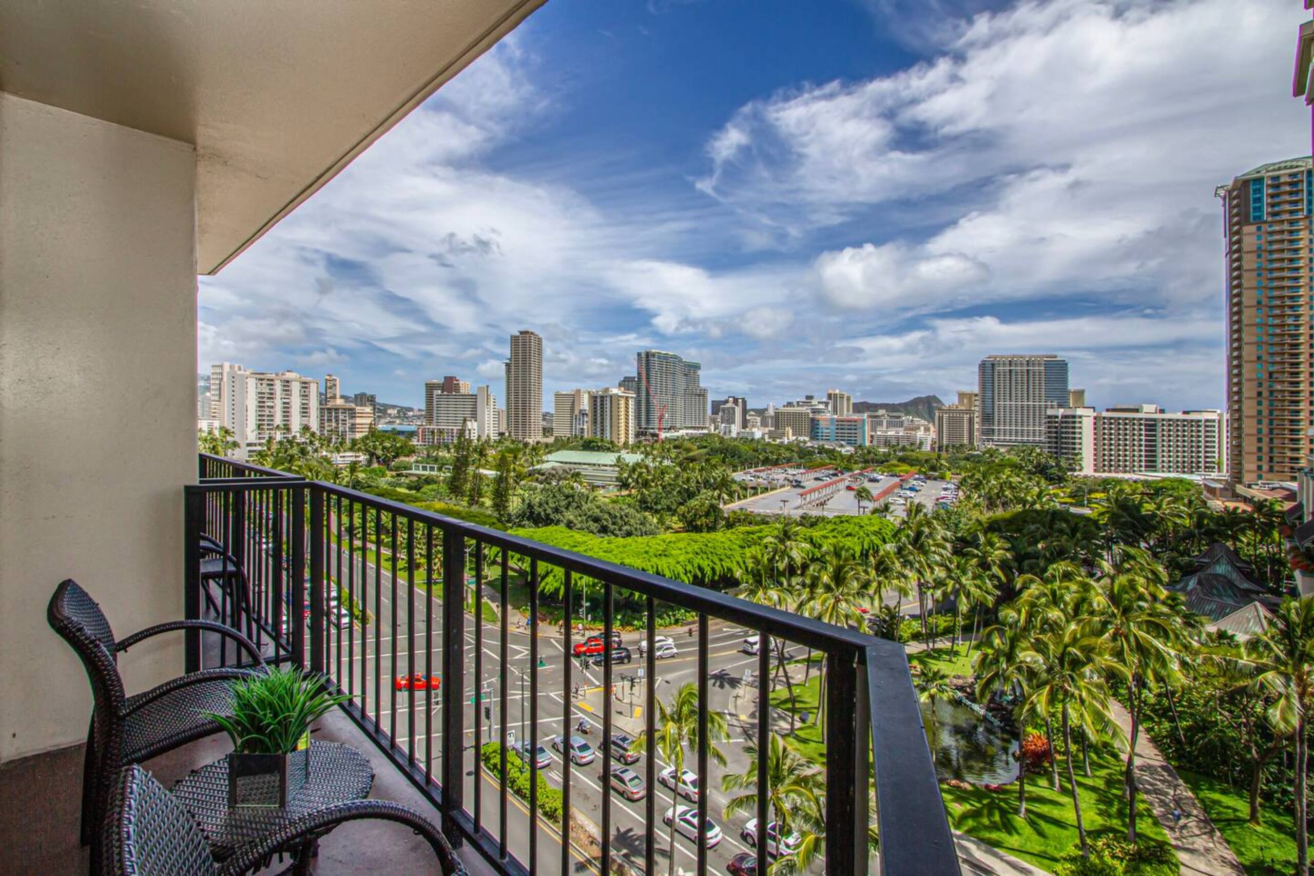 Condo in Honolulu · ★4.8 · Studio · 2 beds · 1 private bath - Image 18