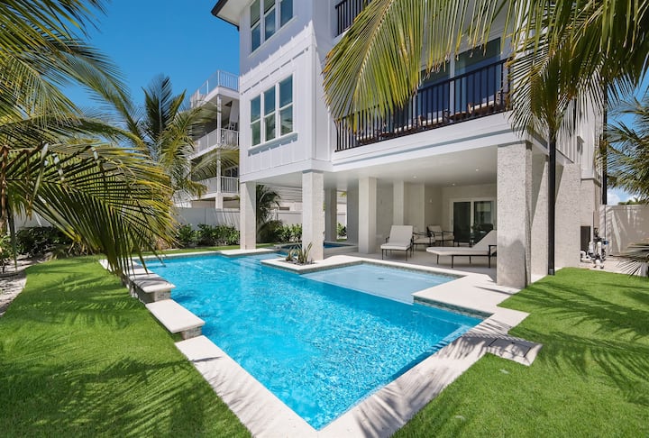 What A Catch By Beach Boutique Rentals - Bradenton Beach, FL