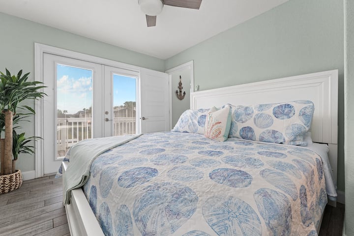 Waterfront | Communal Pool | Dock | Pet-friendly! - Rockport, TX
