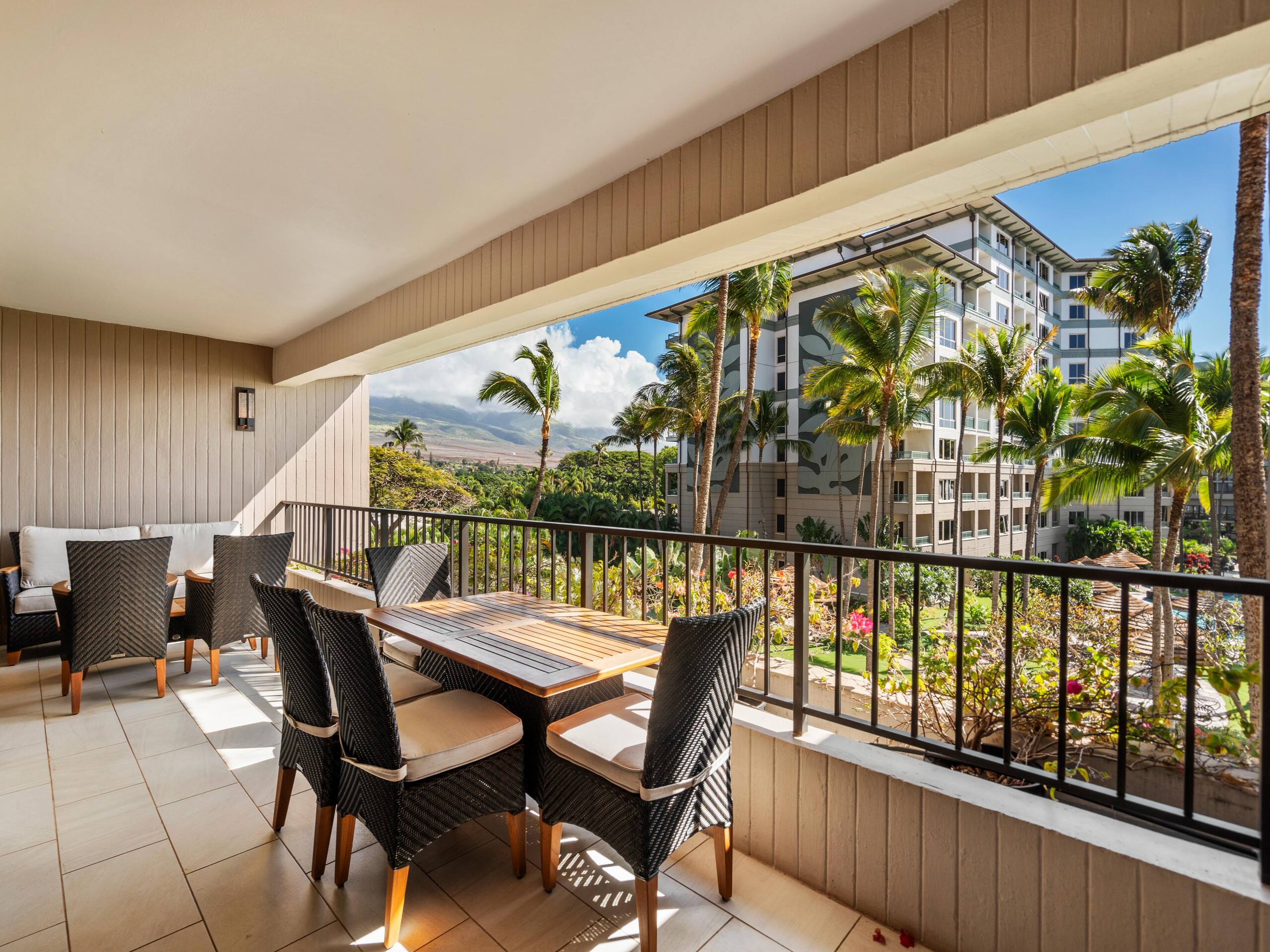 Live the Aloha Life w/ Ocean Views & Resort - Image 17