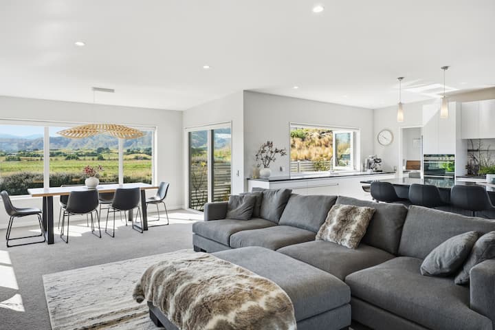 Onetahua | Secluded Eco-luxury Coastal Retreat - Ōtaki Beach