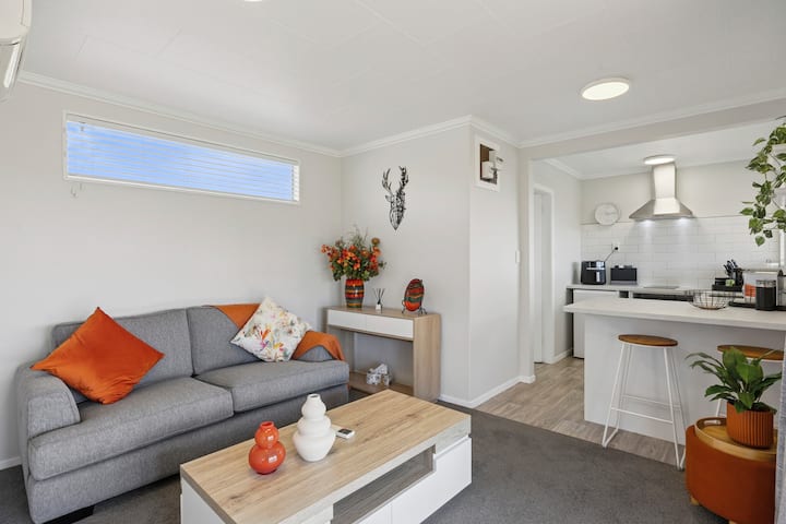 Limesprings Cottage - Milton Holiday Home - Milton, New Zealand