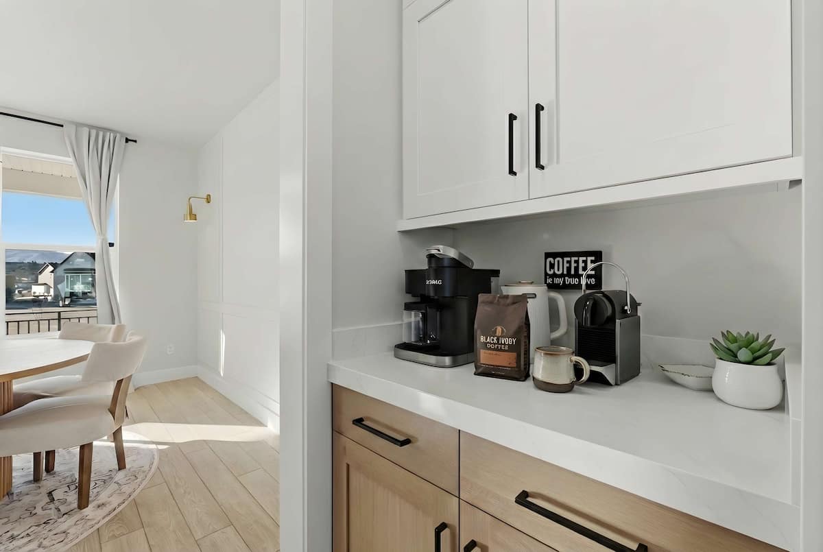 Coffee station with dual coffee makers