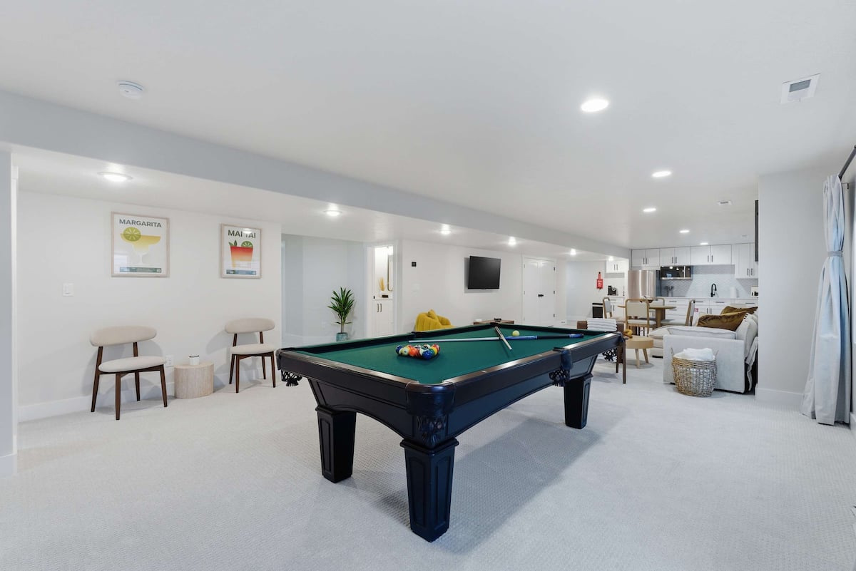 Game room with pool table